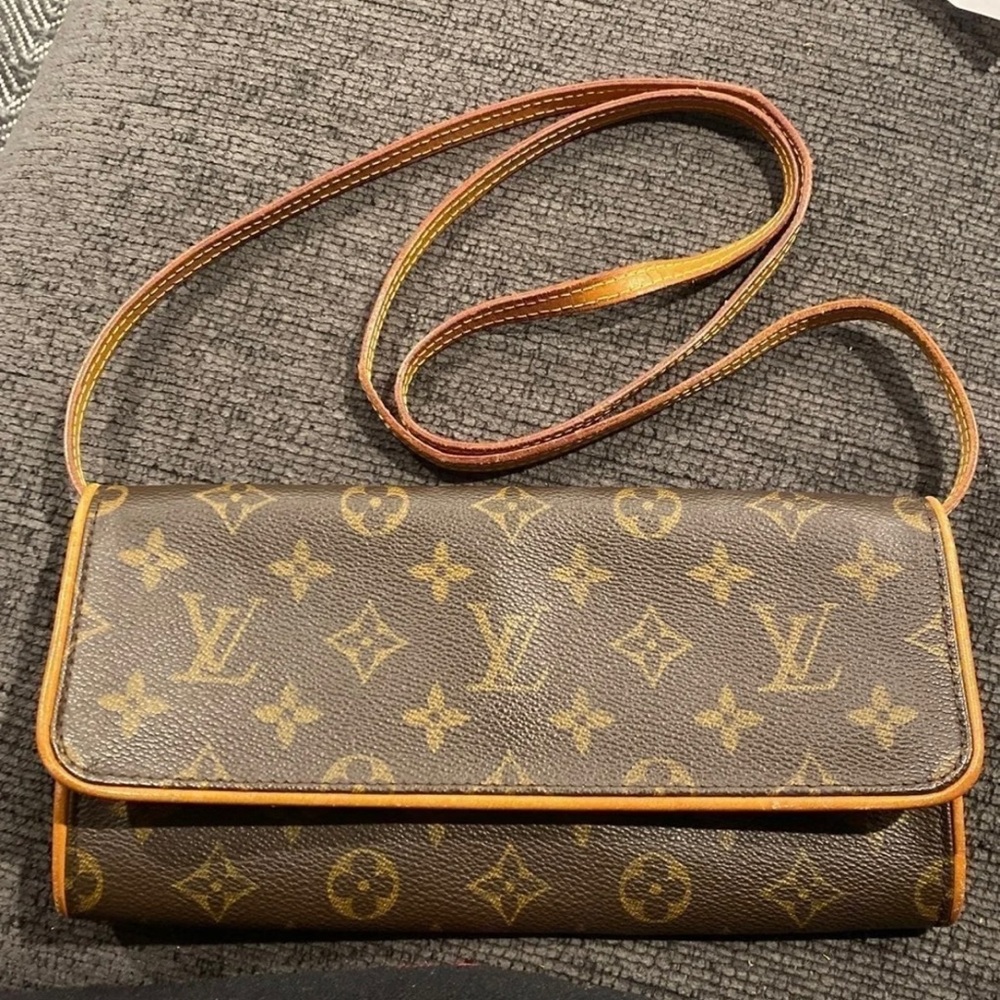 Pochette Twin GM Louis Vuitton Clutch